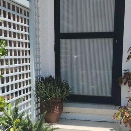 Private Bedroom Paphos Central Екстер'єр фото